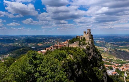2000-teiliges Puzzle für Erwachsene | Puzzlebrett aus recyceltem Material | Puzzle für Erwachsene, Berg, San Marino, Guaita, 70 x 100 cm von EZMLFA