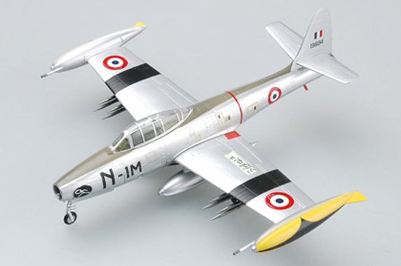 F-84G-6 French Air Force, (51-9894) 1952 von Easy Model
