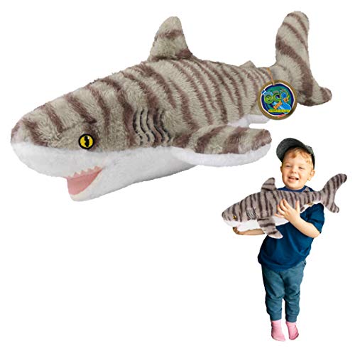 EcoBuddiez - Tigerhaifisch von Deluxebase. Großes 53cm weiches Plüschtier aus recycelten Plastikflaschen. Umweltfreundliches kuscheliges Geschenk für Kinder und süß Stofftier für Kleinkinder. von EcoBuddiez