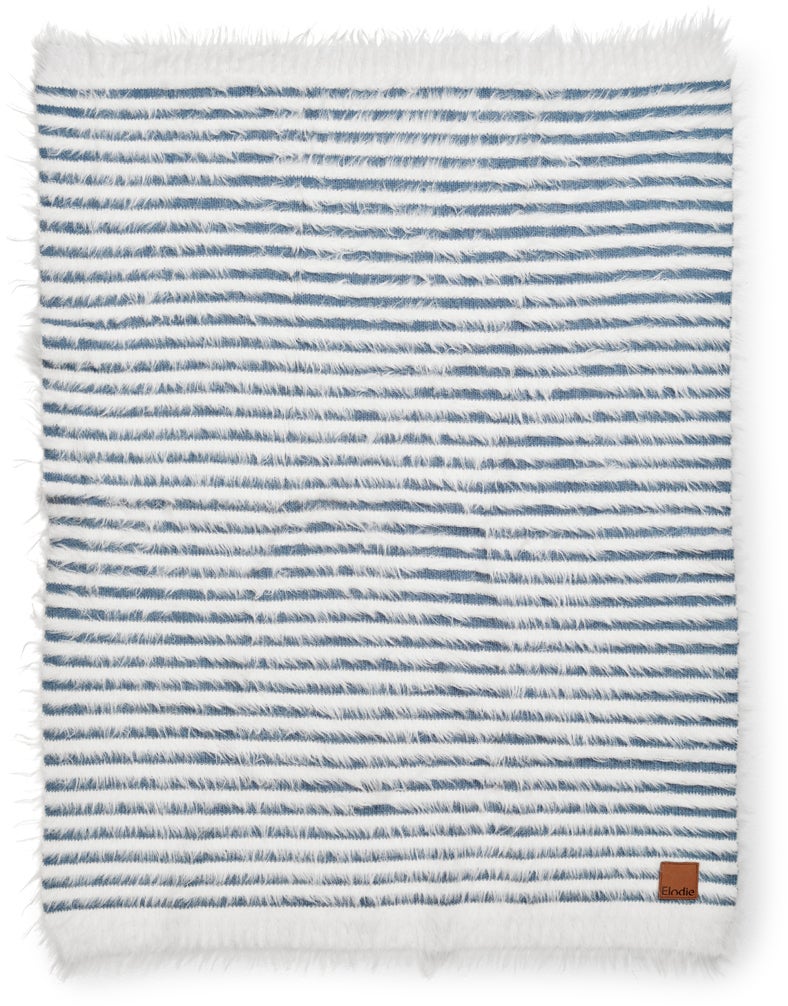 Elodie Furry Knit Decke, Berry Blue von Elodie Details