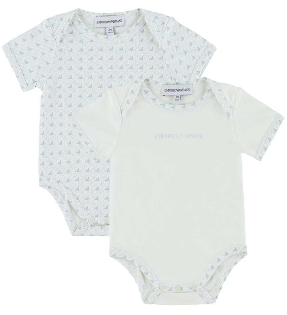 Emporio Armani Bodys k/ä - 2er-Pack - Weiß/Hellblau m. Logos - Emporio Armani - 12 mt - Body K/Ä Emporio Armani Bodys k/ä - 2er-Pack - Weiß/Hellblau m. Logos - Emporio Armani - 12 mt - Body K/Ä von Emporio Armani