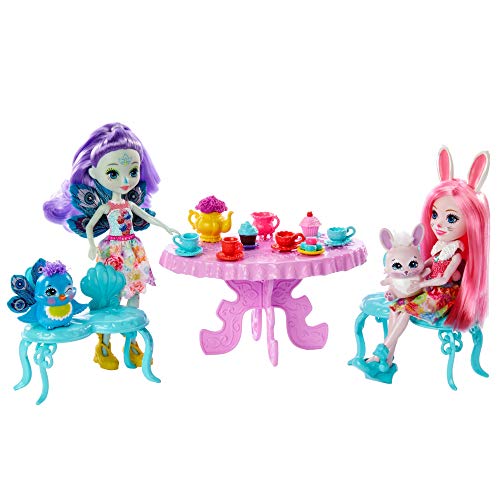 Enchantimals GLD41 - Tolle Teeparty Spielset, Puppen Bree Bunny und Patter Peacock (15,24 cm), ihre Tierfreunden, Tisch, zwei Sitzbänken, +15 Zubehörteilen, tolles Geschenk für Kinder ab 3 Jahren von Enchantimals