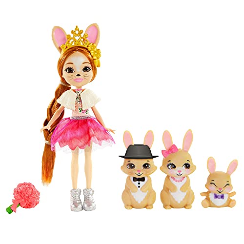 Enchantimals GYJ08 - Familien-Spielzeugset mit Hasenmädchen Brystal Bunny (15,2 cm), aus der Royals Kollektion, 3 Hasenfiguren und 4 Zubehörteilen, tolles Geschenk für Kinder von 3 bis 8 Jahren von Enchantimals