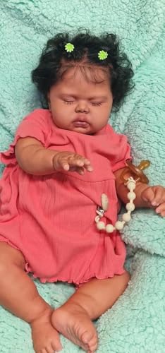 Enjoy with Love Neue 24Inch Gurke Braune Haut Ähnliche Kleidung im Weichen Tuch Körper Lebensechte Reborn Kleinkind Hand verwurzeltes Haar Kuschelige Baby Mädchen Puppe von Enjoy with Love