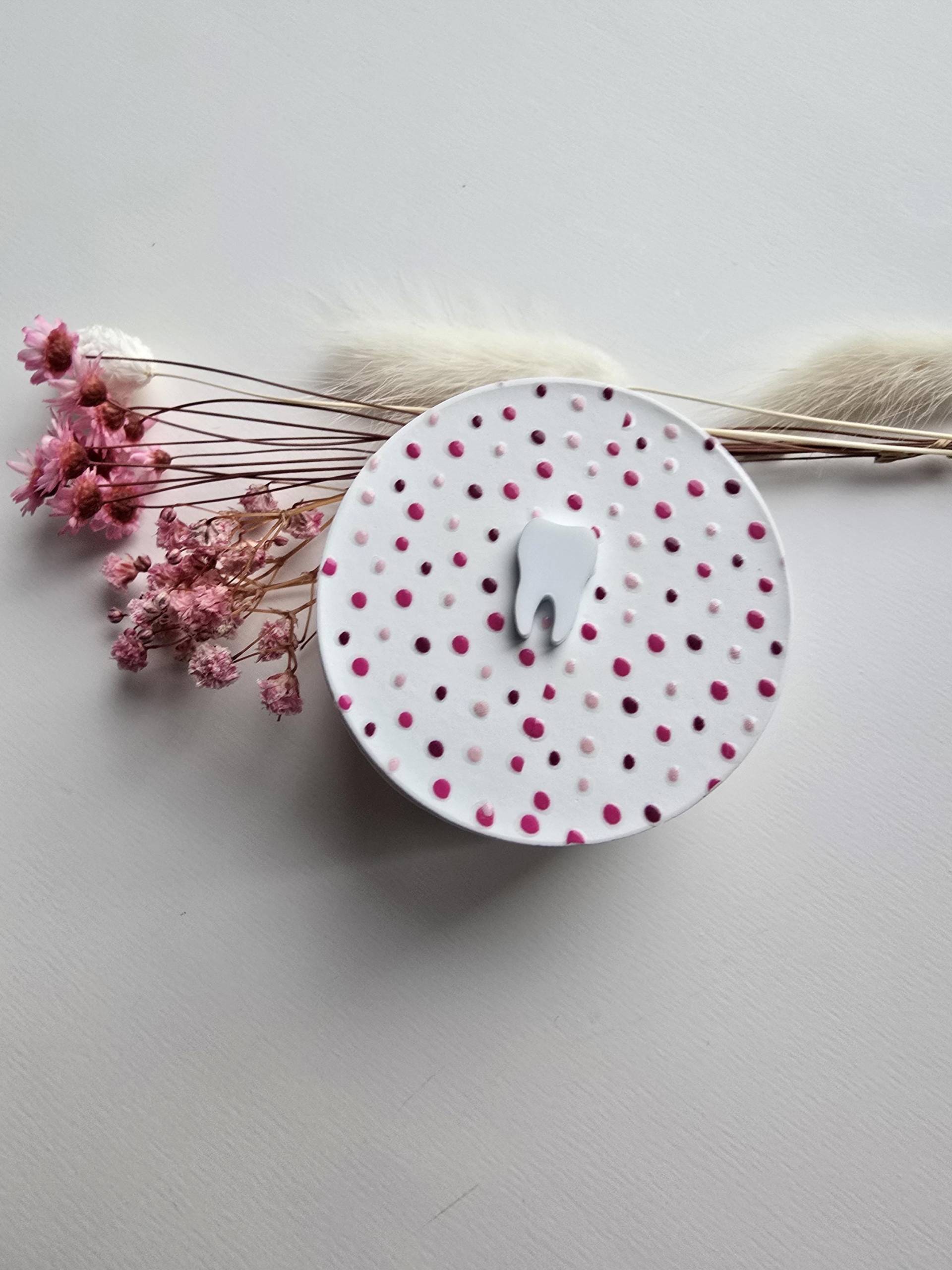 Zahndose Für Die Ersten Milchzähne, Milchzahndose Mädchen, Geschenk Einschulung, Zahnfee, Pink Punkte - Runde Dose Oder Eckige von Etsy - 1000Gluecksmomente