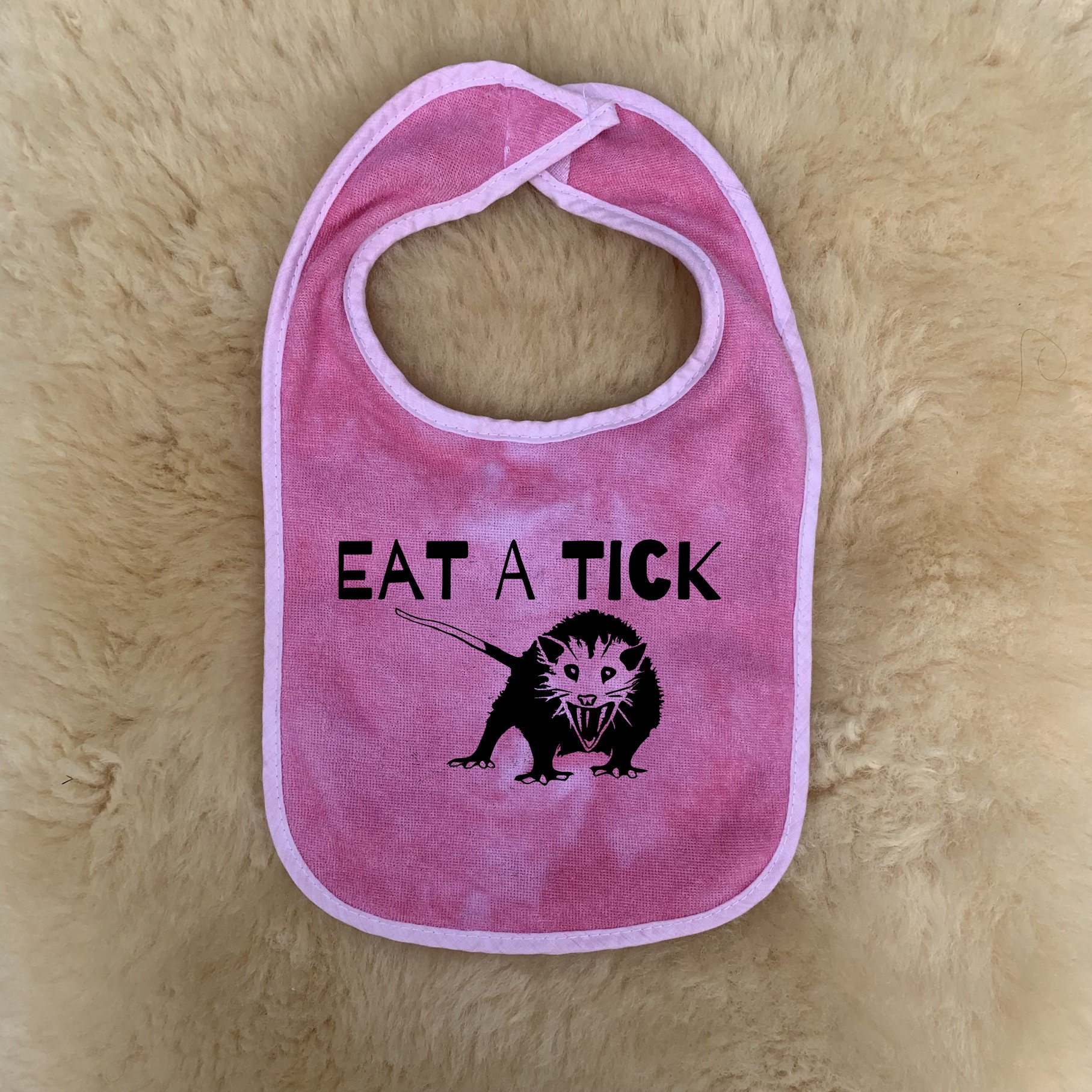 Eat A Tick Baby Lätzchen By 101 Damnations Shop - Trash Kitty | Possum, Opossum Eat A Tick Baby Lätzchen By 101 Damnations Shop - Trash Kitty | Possum, Opossum von Etsy - 101DamnationsShop