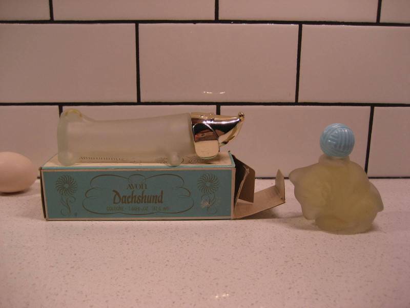 Wahl Vintage Parfümflaschen Kätzchen Mit Pastellblau Wollball Dackel Original Box Avon Milchglas Retro Grafik Kawaii Tier Geschenk von Etsy - 222nest