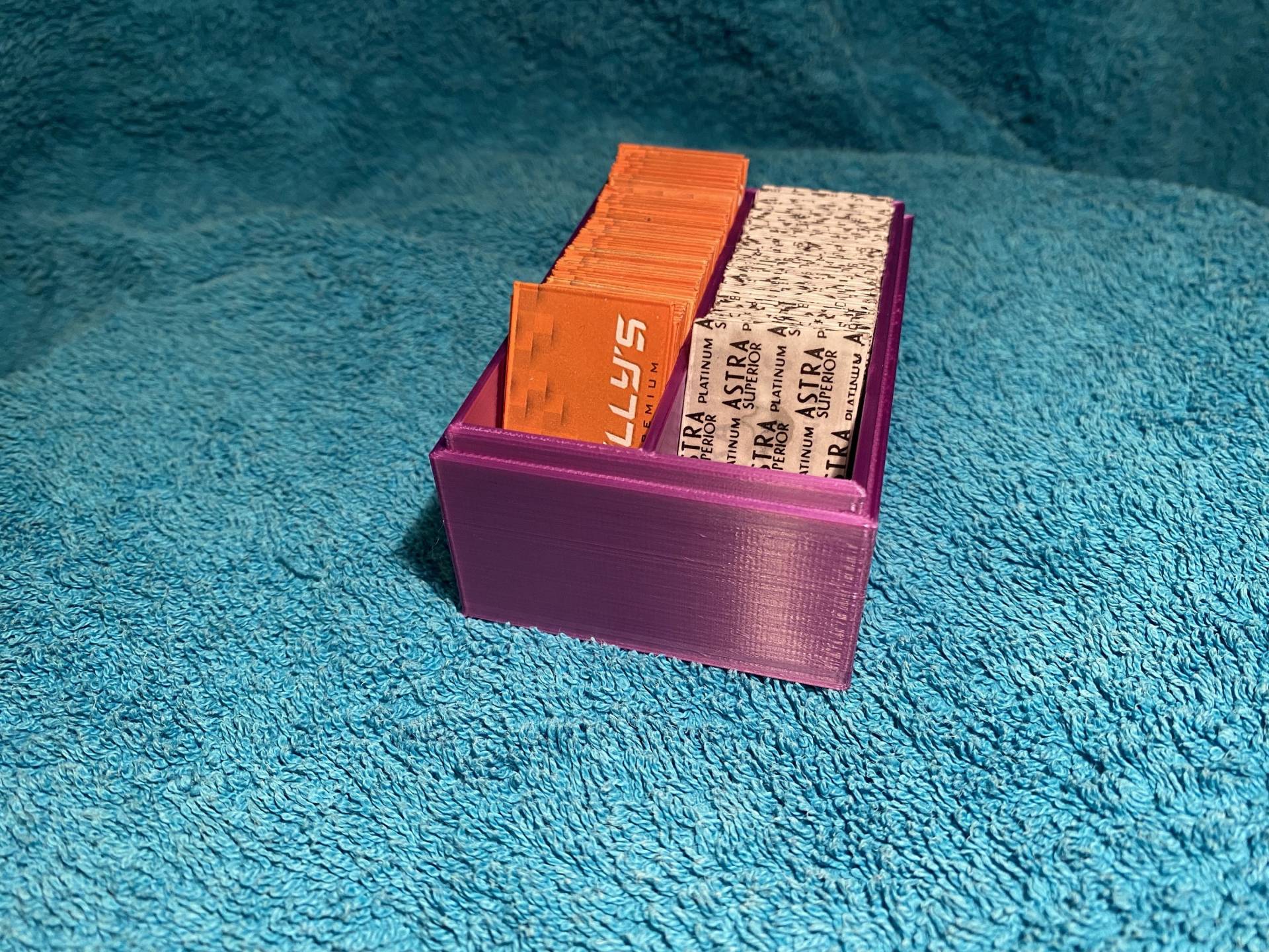 2 Fach Doppelkantige Rasierklinge Aufbewahrungsbox 2 Fach Doppelkantige Rasierklinge Aufbewahrungsbox von Etsy - 3DShaving