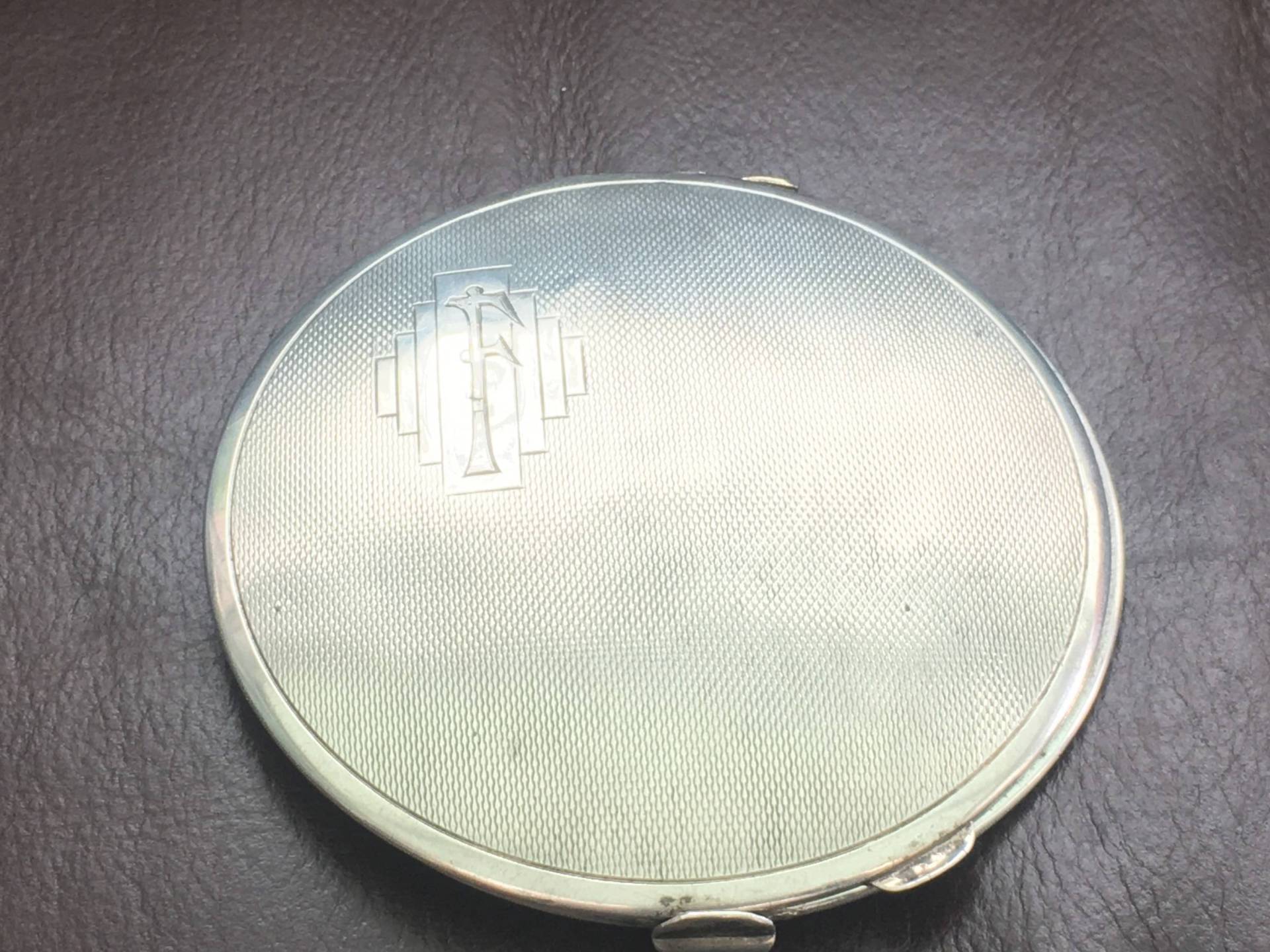 Wunderschönes Vintage Massives Sterling Silber Pulver Kompaktes Gehäuse Von B Und Co Wunderschönes Vintage Massives Sterling Silber Pulver Kompaktes Gehäuse Von B Und Co von Etsy - 5426408