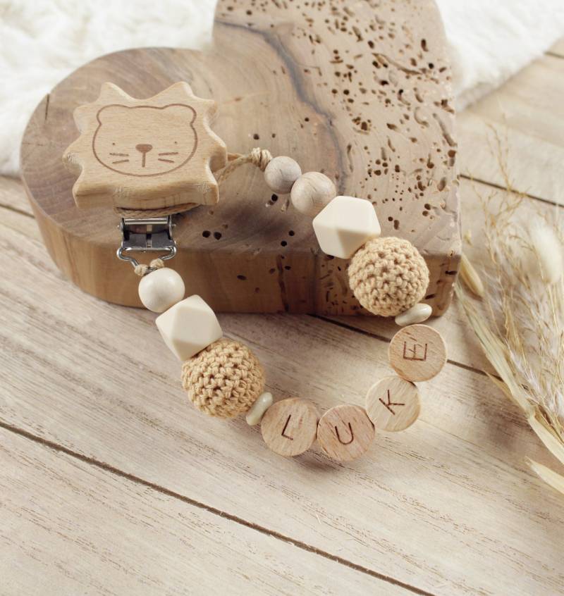 Schnullerkette Für Jungen & Mädchen Aus Holz Und Silikon in Erdtönen -Viele Clips Z.b. , Löwe, Fuchs Katze Schnullerkette Für Jungen & Mädchen Aus Holz Und Silikon in Erdtönen -Viele Clips Z.b. , Löwe, Fuchs Katze von Etsy - 7miniwunder
