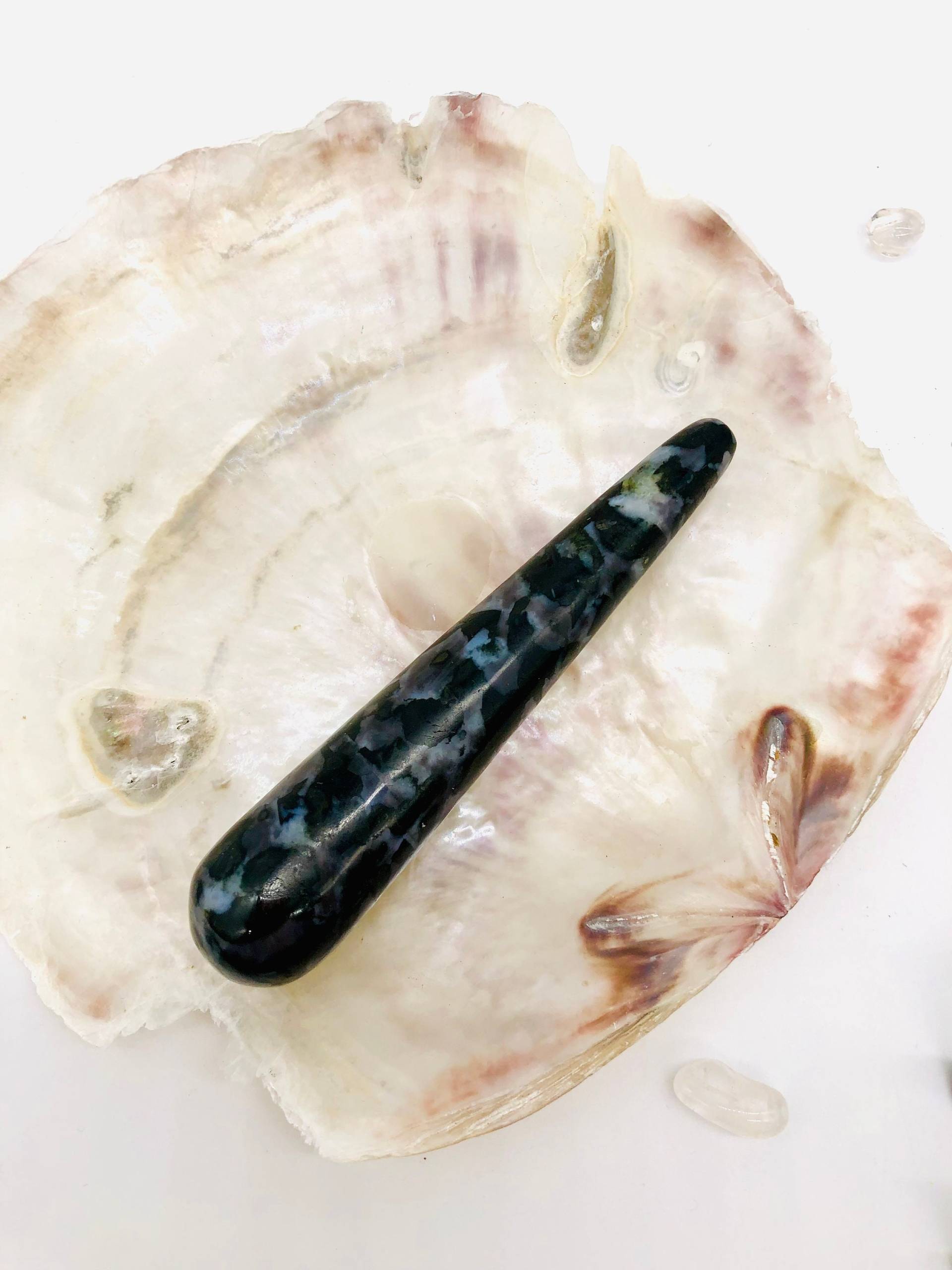 Edelstein Massagestab Aus Gabbro, Massagekristall, Heilstein; Steht Für Aufmerksamkeit von Etsy - ACHTZAM