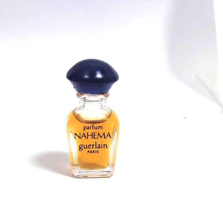 Guerlain Nahema 1 Ml Extrait Miniature Seltenes 1979 Vintage Parfum Sammler Guerlain Nahema 1 Ml Extrait Miniature Seltenes 1979 Vintage Parfum Sammler von Etsy - ACapellla
