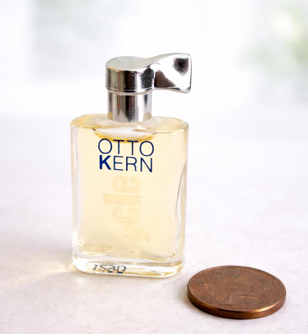 Otto Kern Cycle Mini 5Ml, Edt, Vintage Parfüm Flasche Otto Kern Cycle Mini 5Ml, Edt, Vintage Parfüm Flasche von Etsy - ACapellla