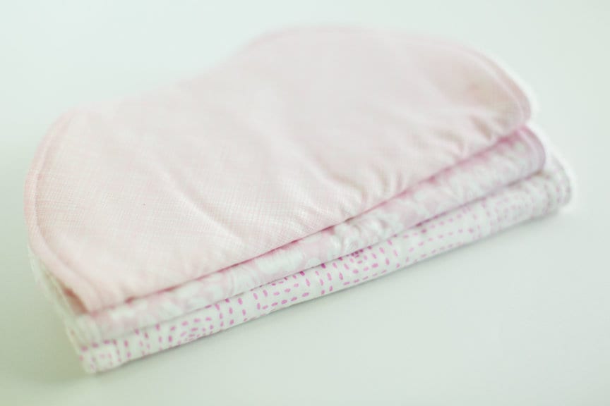 Pink Ii Spucktuch, Baby-Dusche-Geschenk, Neue Mutter Geschenk, Baby Personalisiertes Geschenk Pink Ii Spucktuch, Baby-Dusche-Geschenk, Neue Mutter Geschenk, Baby Personalisiertes Geschenk von Etsy - AEKStudioandDesign