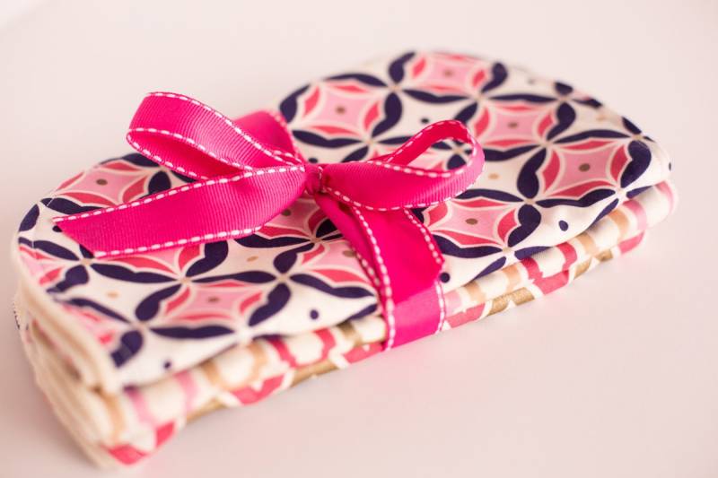Pink & Purple Bliss Spucktuch-Set, Baby-Dusche-Geschenk, Neue Mutter Geschenk, Baby-Geschenk, Benutzerdefinierte Spucktücher, Personalisiertes von Etsy - AEKStudioandDesign