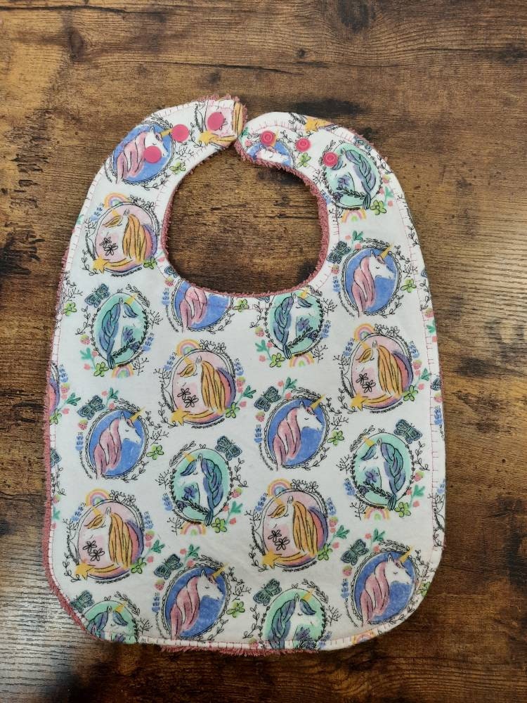 Einhörner Auf Weiß Wasserdichte Lätzchen Für Kleinkinder von Etsy - AJsBibBoutique