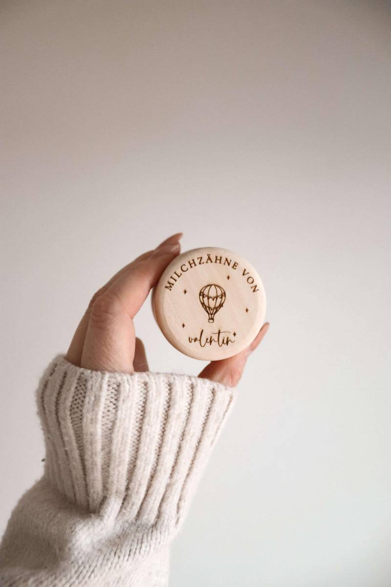 Personalisierte Milchzahndose Aus Holz Mit Namensgravur & Heißluftballon Motiv | Zahnbox Geschenk Für Kinder Personalisierte Milchzahndose Aus Holz Mit Namensgravur & Heißluftballon Motiv | Zahnbox Geschenk Für Kinder von Etsy - AKPapeterie