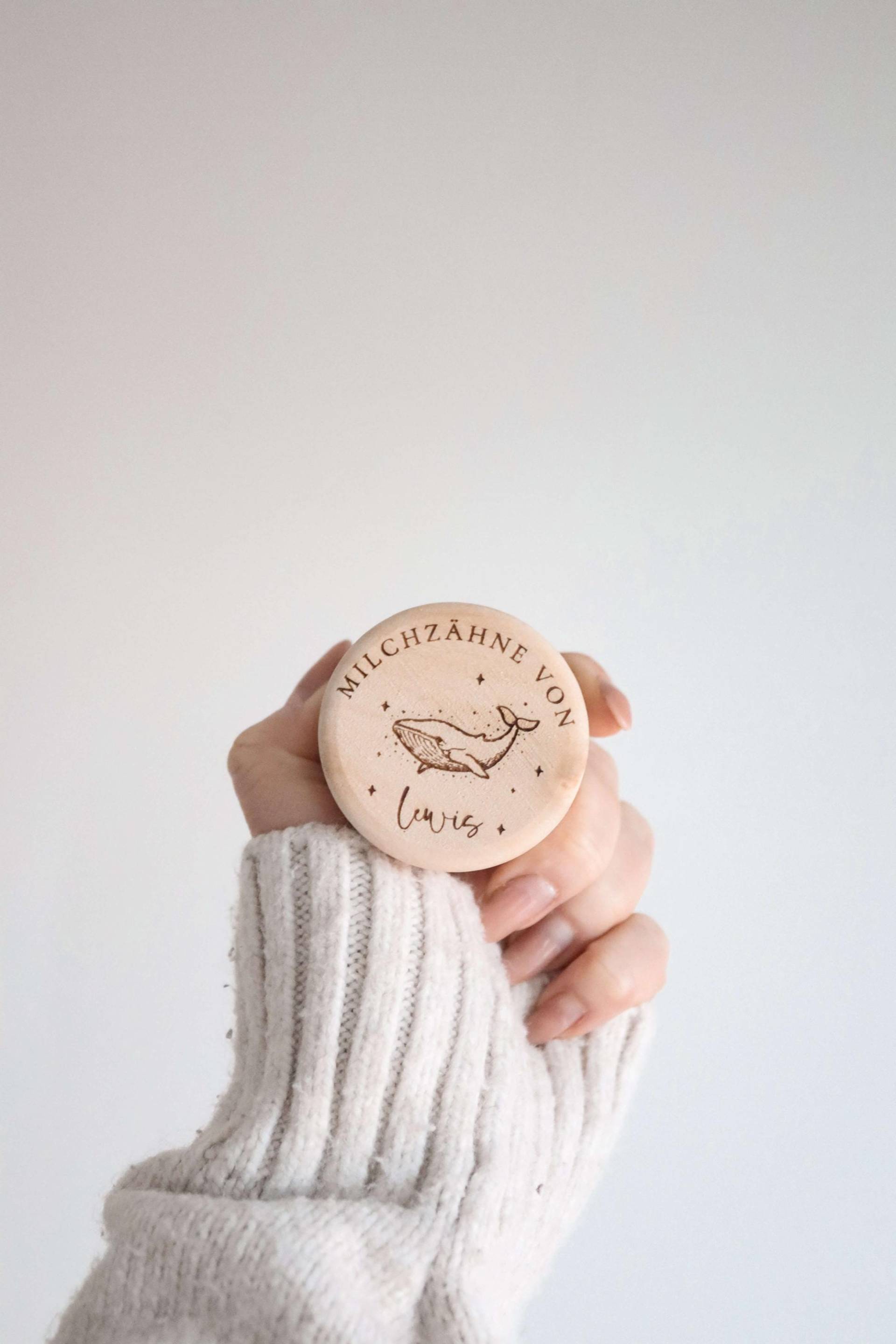 Personalisierte Milchzahndose Aus Holz Mit Namensgravur & Wal Motiv | Zahnbox Geschenk Für Kinder von Etsy - AKPapeterie