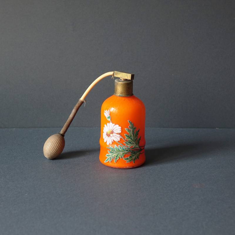Parfümhalter Aus Orangefarbenem Glas, Verdoppelt Durch Kamee-Glas Mit Stilisiertem Blumendekor von Etsy - ARTEEroomofwonders