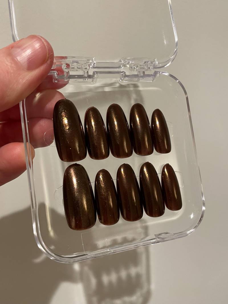 Dunkelbraune Chrom Pressnägel | Glasierte Donut Metallic Nägel Dunkelbraune Chrom Pressnägel | Glasierte Donut Metallic Nägel von Etsy - ATLRnails