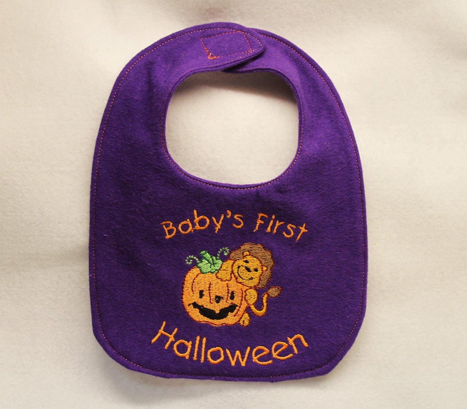 Babys Erste Halloween Lätzchen Bestickt Mit Ihrer Wahl Des Tieres Lächelnden Jack O " Lantern Wählen Sie Baby Oder Kleinkind Größe Babys Erste Halloween Lätzchen Bestickt Mit Ihrer Wahl Des Tieres Lächelnden Jack O " Lantern Wählen Sie Baby Oder Kleinkind Größe von Etsy - ATouchofStitchery