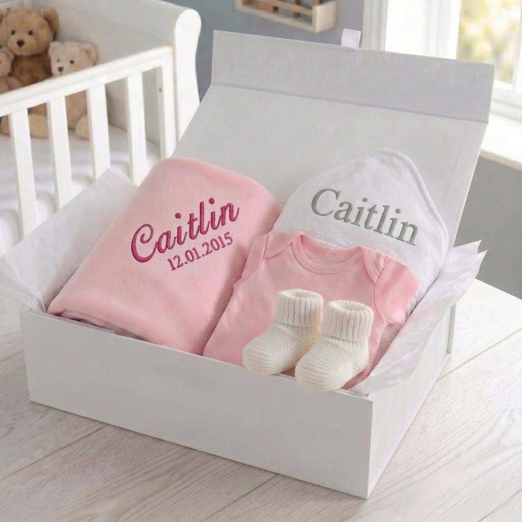 Personalisierte Neue Baby Girl Geschenkkorb Personalisierte Neue Baby Girl Geschenkkorb von Etsy - ATypeofDesign