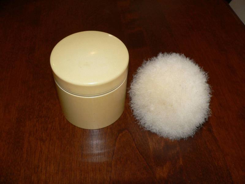 Antike Celluloid Box Und Swan Down Puderquaste von Etsy - AVIVB