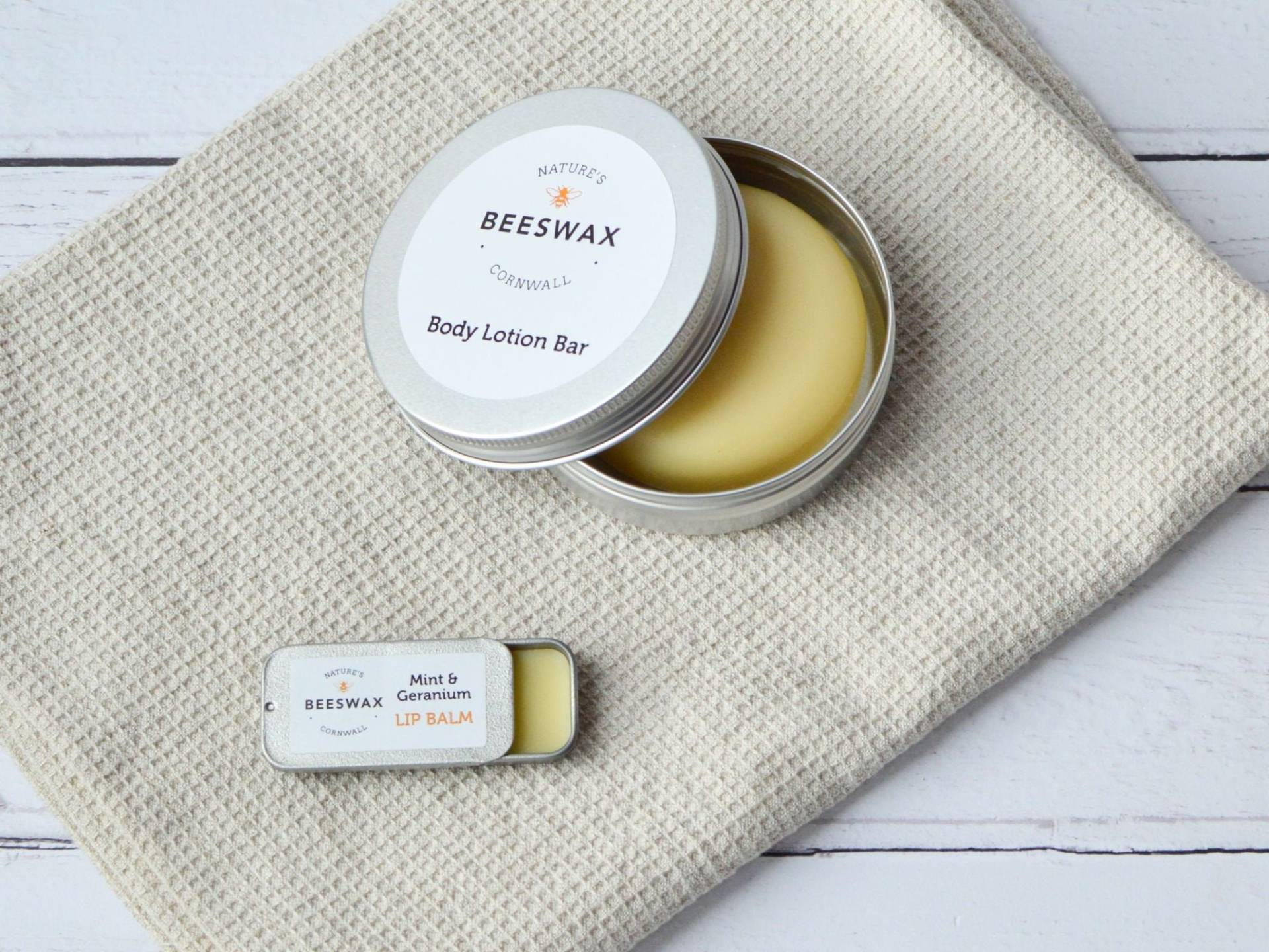 Beruhigende Bienenwachs Lotion Bar Und Lippenbalsam Handgemachte Natürliche Hautpflege - Biene Glückliche Geschenk Box von Etsy - AYStudioUK