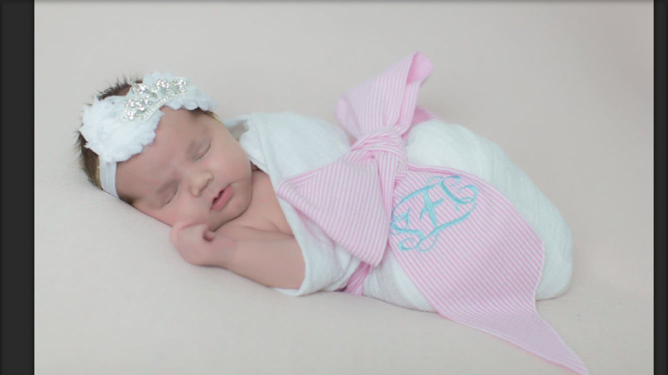 Monogrammed Baby Swaddle Sash/Baby Boy & Girl Sash von Etsy - AandJDesignsBR