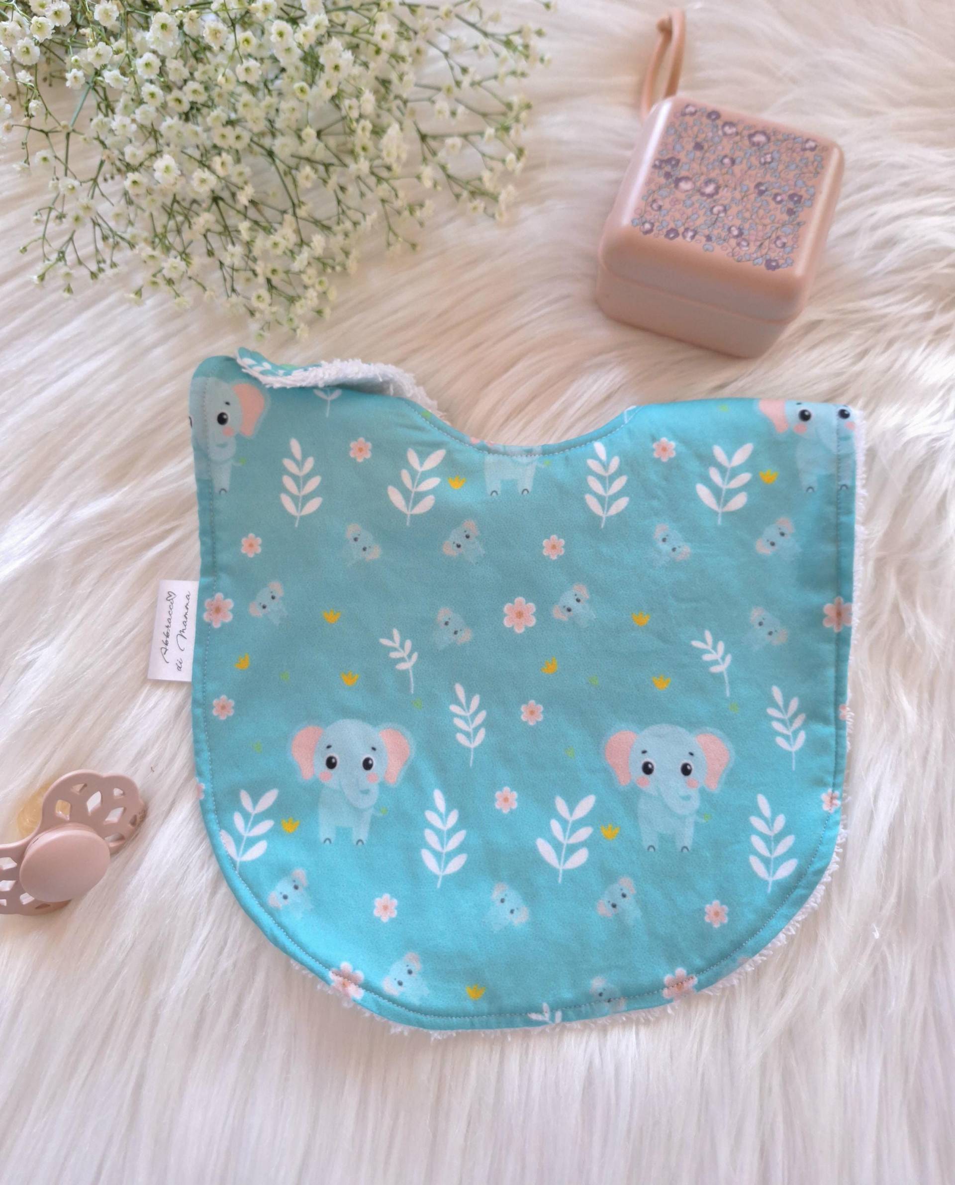 Handgemachtes Babylätzchen Aus Baumwolle Mit Elefanten - Perfektes Geschenk Zur Babyparty von Etsy - AbbracciodiMamma