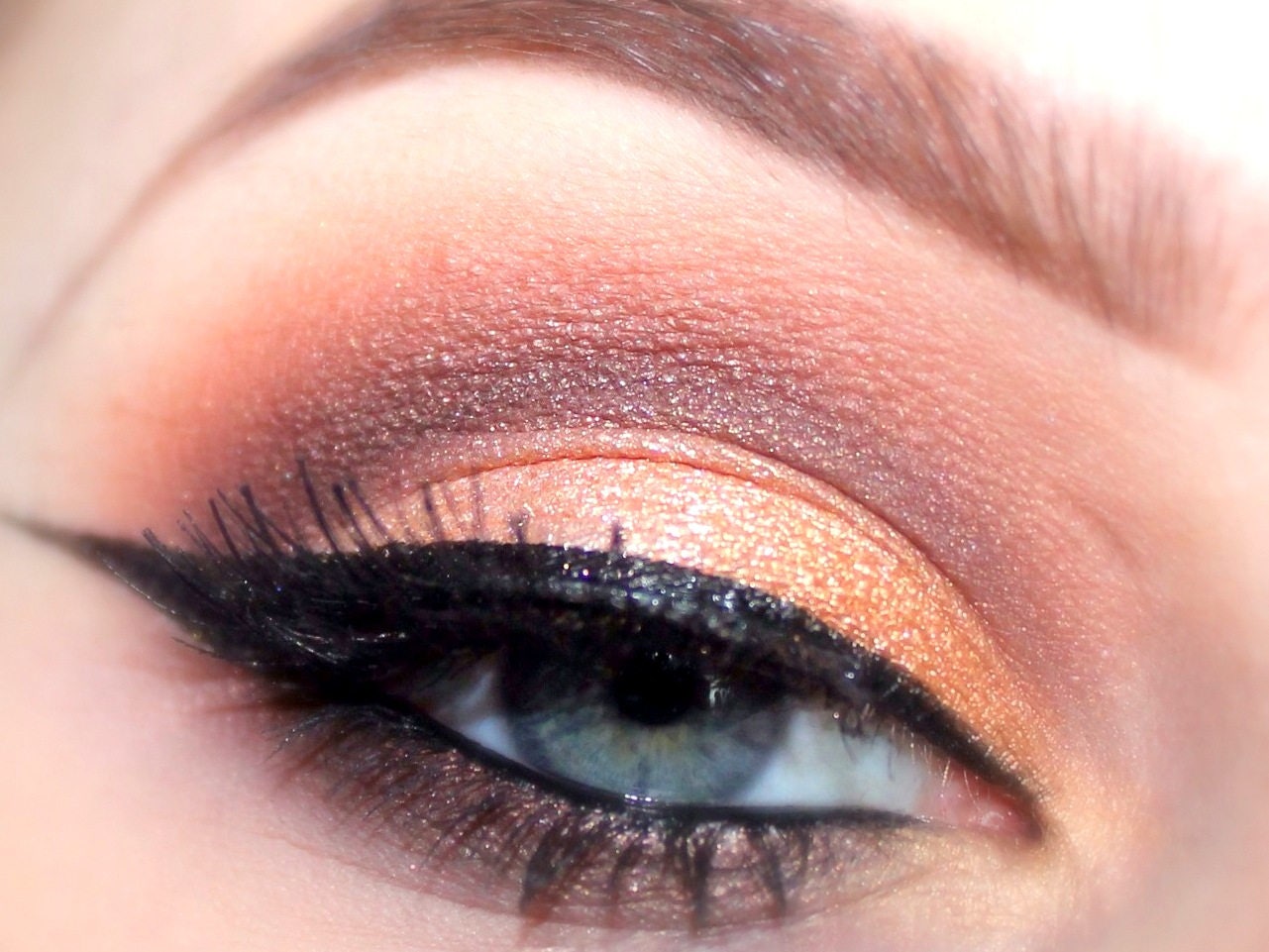 Sweater Wetter - Holen Sie Sich Diesen Look Natürliches, Veganes Lidschatten Und Eyeliner Make Up von Etsy - AddictiveCosmetics