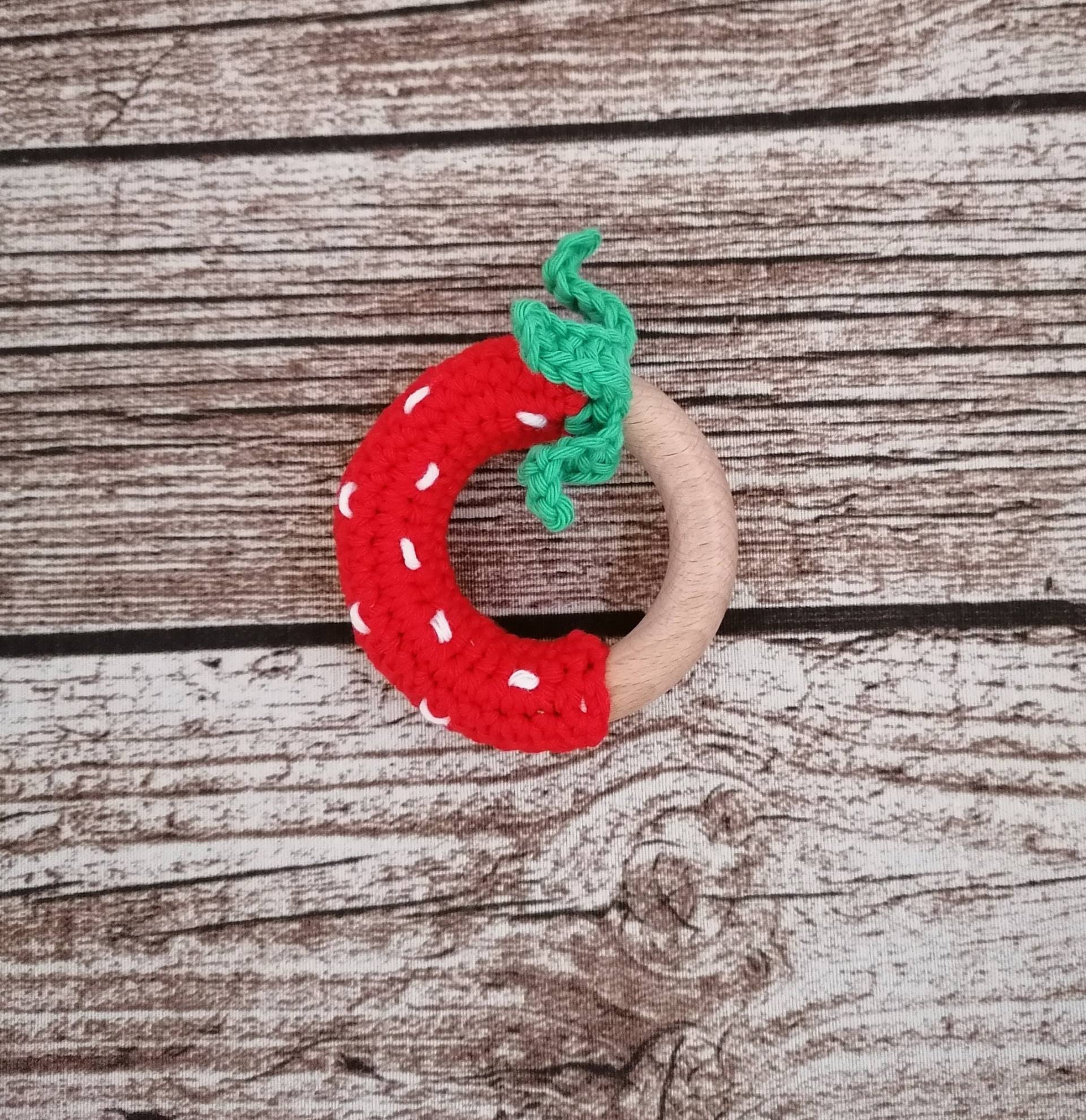 Gehäkelte Erdbeere, Sommer, Beißring, Obst, Natürliche Holz Baby Geschenk, Handgemacht, Beißring Gehäkelte Erdbeere, Sommer, Beißring, Obst, Natürliche Holz Baby Geschenk, Handgemacht, Beißring von Etsy - AdeleDaisyCrochet