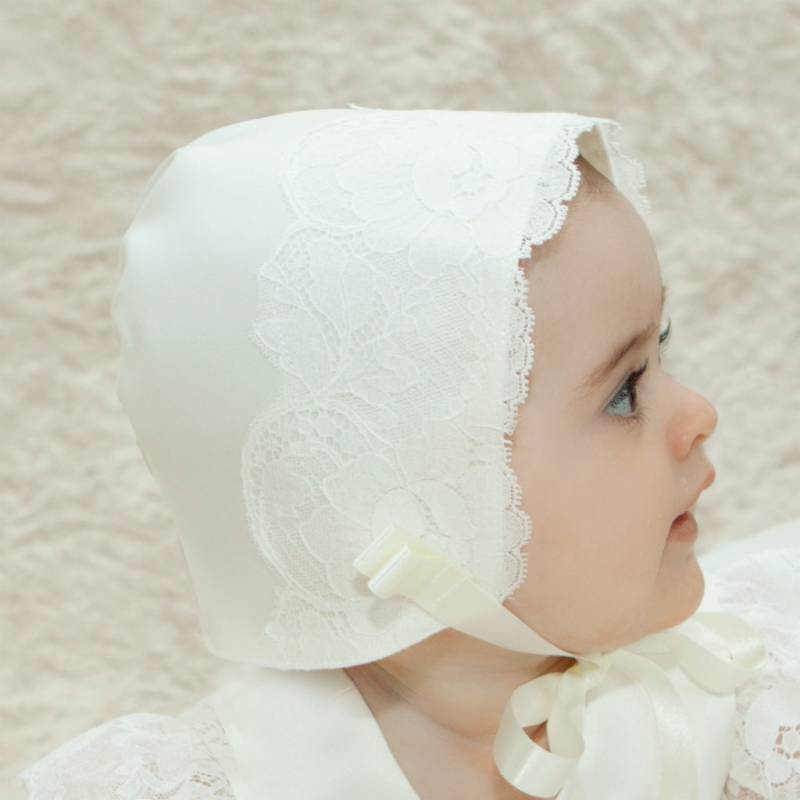Taufhaube Aus Spitze Duchesse Satin Baby Mütze - Holly Taufhaube Aus Spitze Duchesse Satin Baby Mütze - Holly von Etsy - AdoreBabyChristening