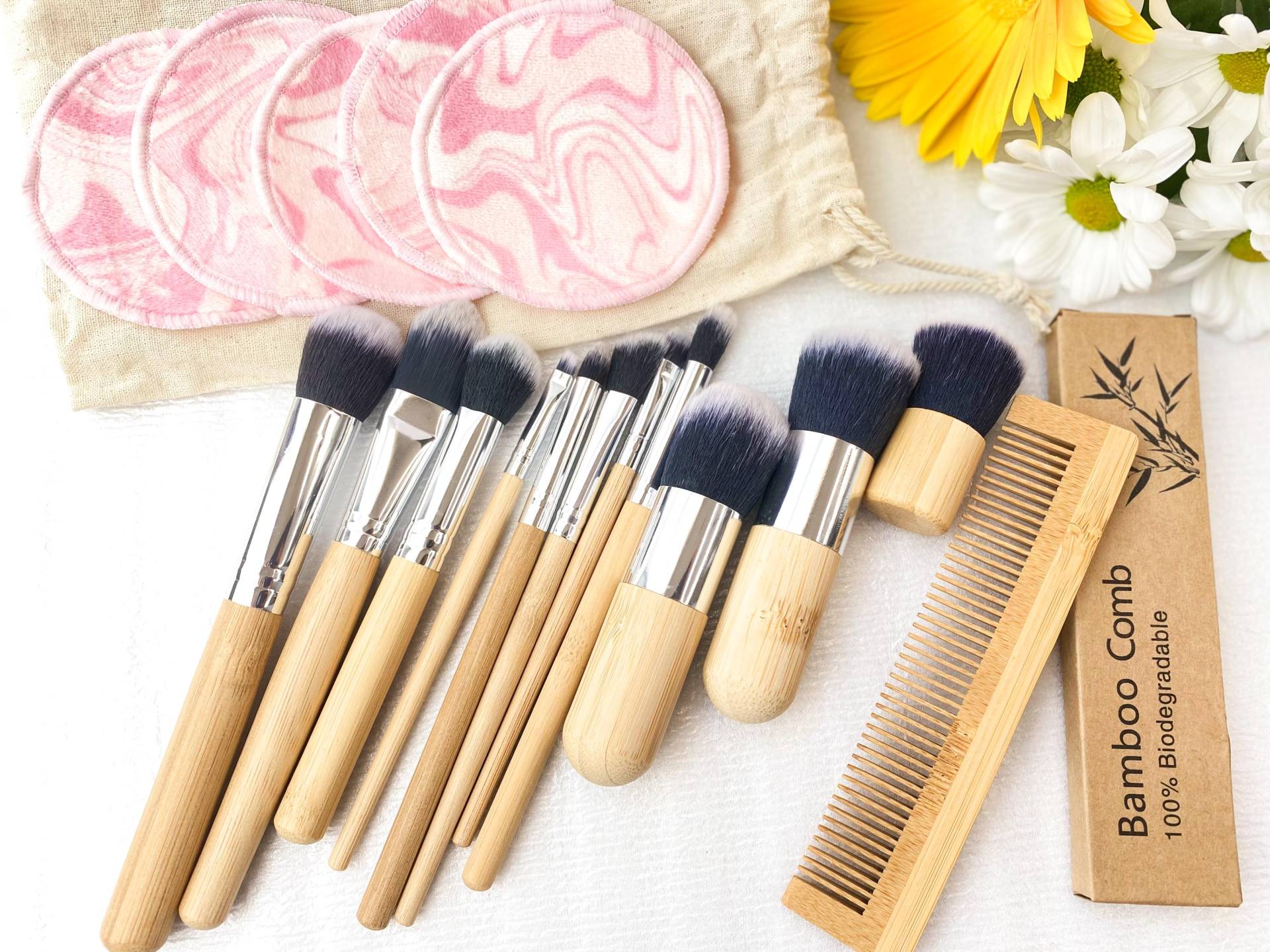 Bambus-Make-Up-Pinsel-Set, Wiederverwendbare Wattepads, Natürlicher Kamm, Umweltfreundliches Set von Etsy - Aeraorganics