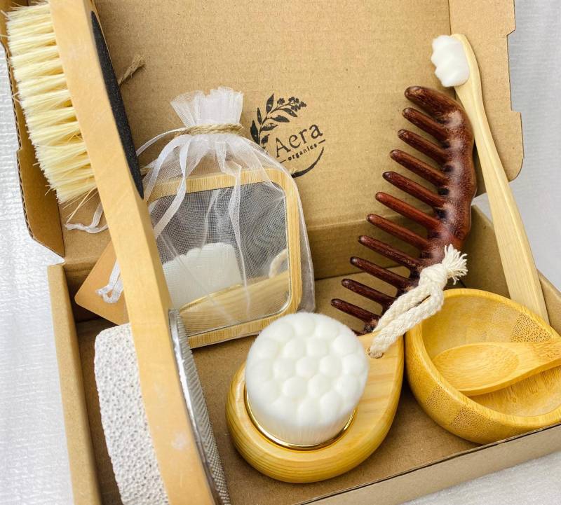 Geschenkset Für Lockenliebhaberinnen, Gesichtspeeling, Fußschrubber, Maskenschale, Kamm, Bürste, Umweltfreundlich Geschenkset Für Lockenliebhaberinnen, Gesichtspeeling, Fußschrubber, Maskenschale, Kamm, Bürste, Umweltfreundlich von Etsy - Aeraorganics
