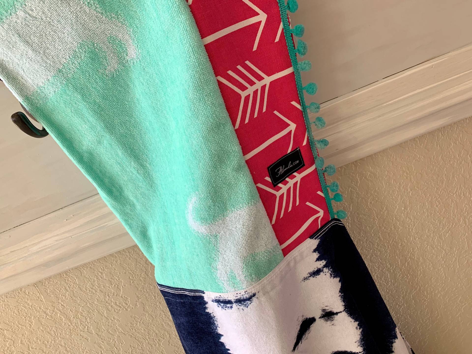 Navy Tie Dye + Mint Dackel Pom-Pom Fransen Erwachsene Kapuzenbad Strand Badetuch/Abschlussparty Hochzeitsparty Navy Tie Dye + Mint Dackel Pom-Pom Fransen Erwachsene Kapuzenbad Strand Badetuch/Abschlussparty Hochzeitsparty von Etsy - Ahmelie