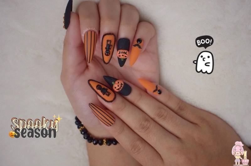 Matte Schwarz Orange Drücken Sie Auf Die Nägel | Kawaii Niedliche Halloween Künstliche Swarovski Stiletto von Etsy - AliahKeiDesigns