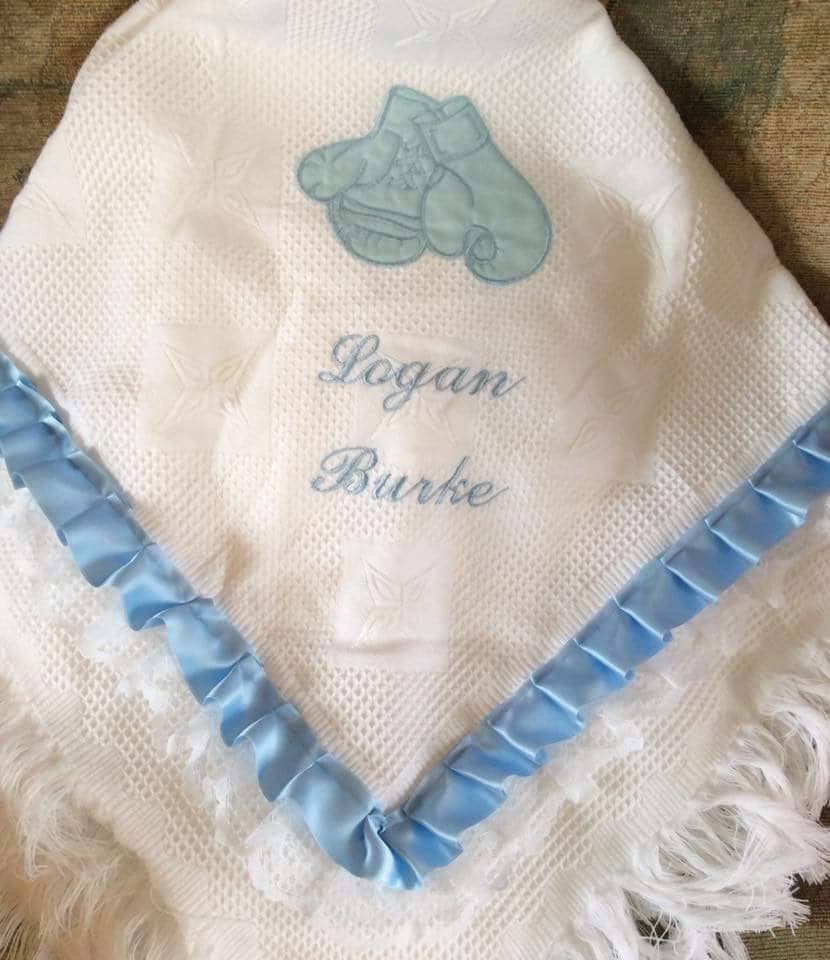 Boxhandschuh Baby Dreieckstuch Boxhandschuh Baby Dreieckstuch von Etsy - AlikatsDesigns