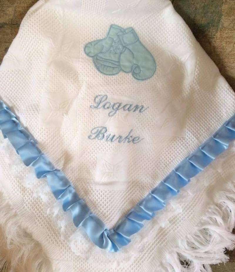 Boxhandschuh Baby Dreieckstuch Boxhandschuh Baby Dreieckstuch von Etsy - AlikatsDesigns