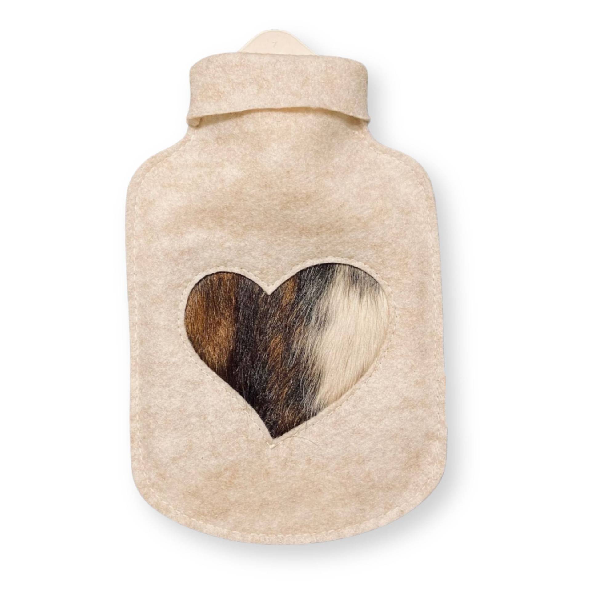 Bettflasche, Kuschelige Wärmflasche Aus Filz, Herzmotiv Kuhfell, Ideal Bei Bauchweh, Geschenk Für Mama, Nachhaltiger Wärmflaschenbezug Bettflasche, Kuschelige Wärmflasche Aus Filz, Herzmotiv Kuhfell, Ideal Bei Bauchweh, Geschenk Für Mama, Nachhaltiger Wärmflaschenbezug von Etsy - AlmFlair