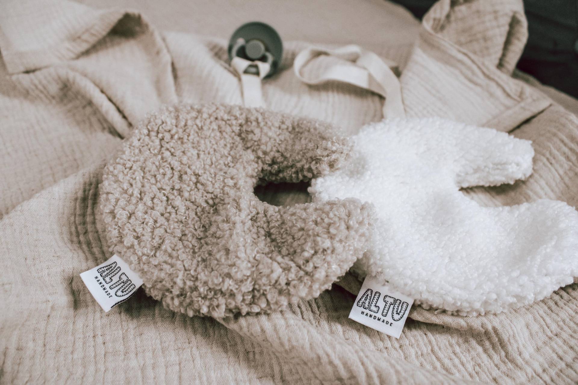 Teddy Mond Schnullerkette Beige White Teddy Mond Schnullerkette Beige White von Etsy - AltuHandmade