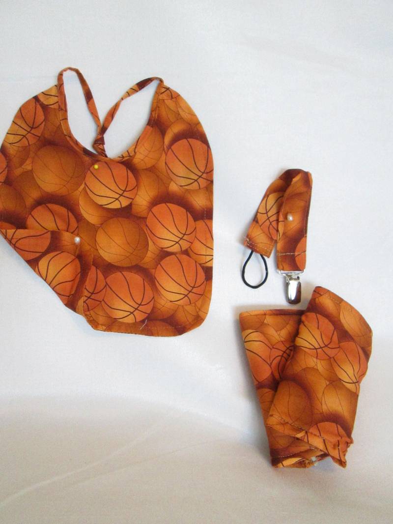 Lätzchen, Schnullerclip, Autositz Schulterpolster Basketball 100 % Baumwolle Handgefertigt von Etsy - AmIn2Crochet