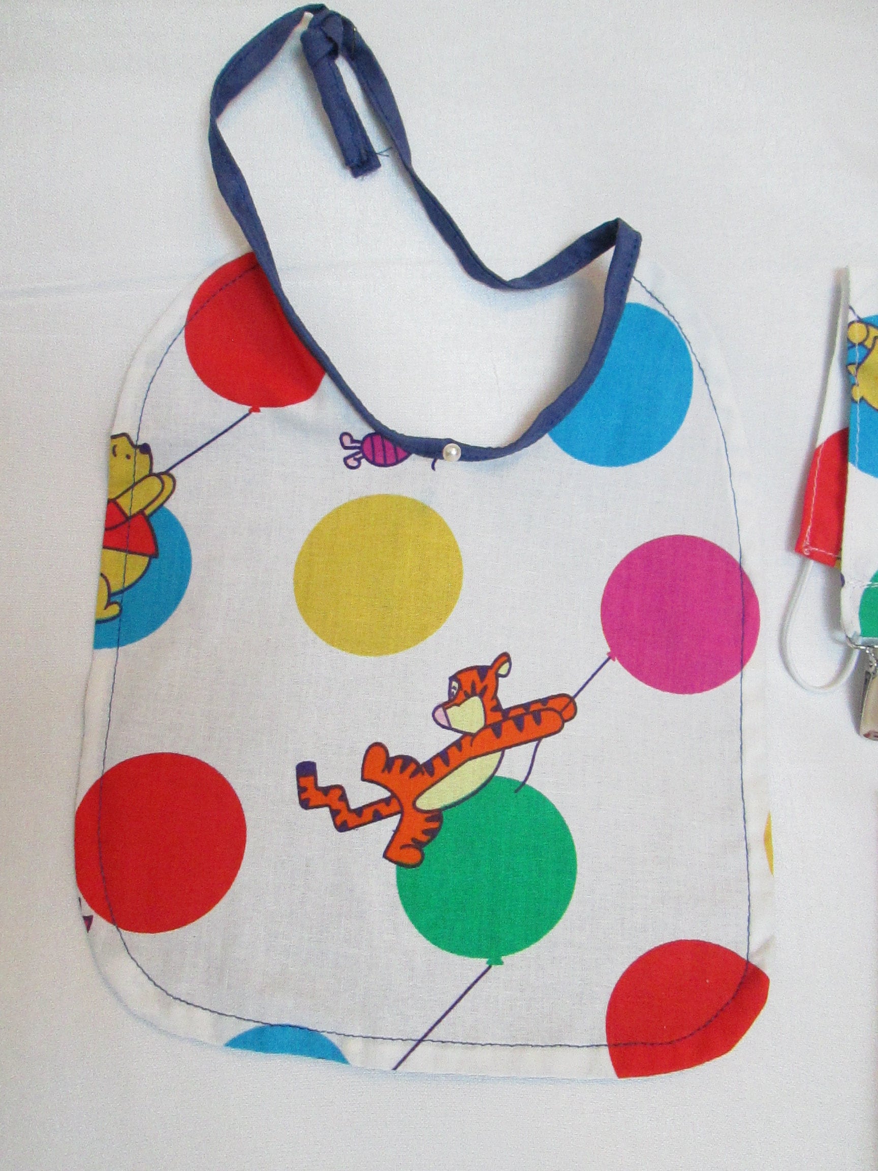 Lätzchen, Schnullerclip, Autositz Schulterpolster Winnie Der Pooh Tigger 100 % Baumwolle Handgefertigt Lätzchen, Schnullerclip, Autositz Schulterpolster Winnie Der Pooh Tigger 100 % Baumwolle Handgefertigt von Etsy - AmIn2Crochet