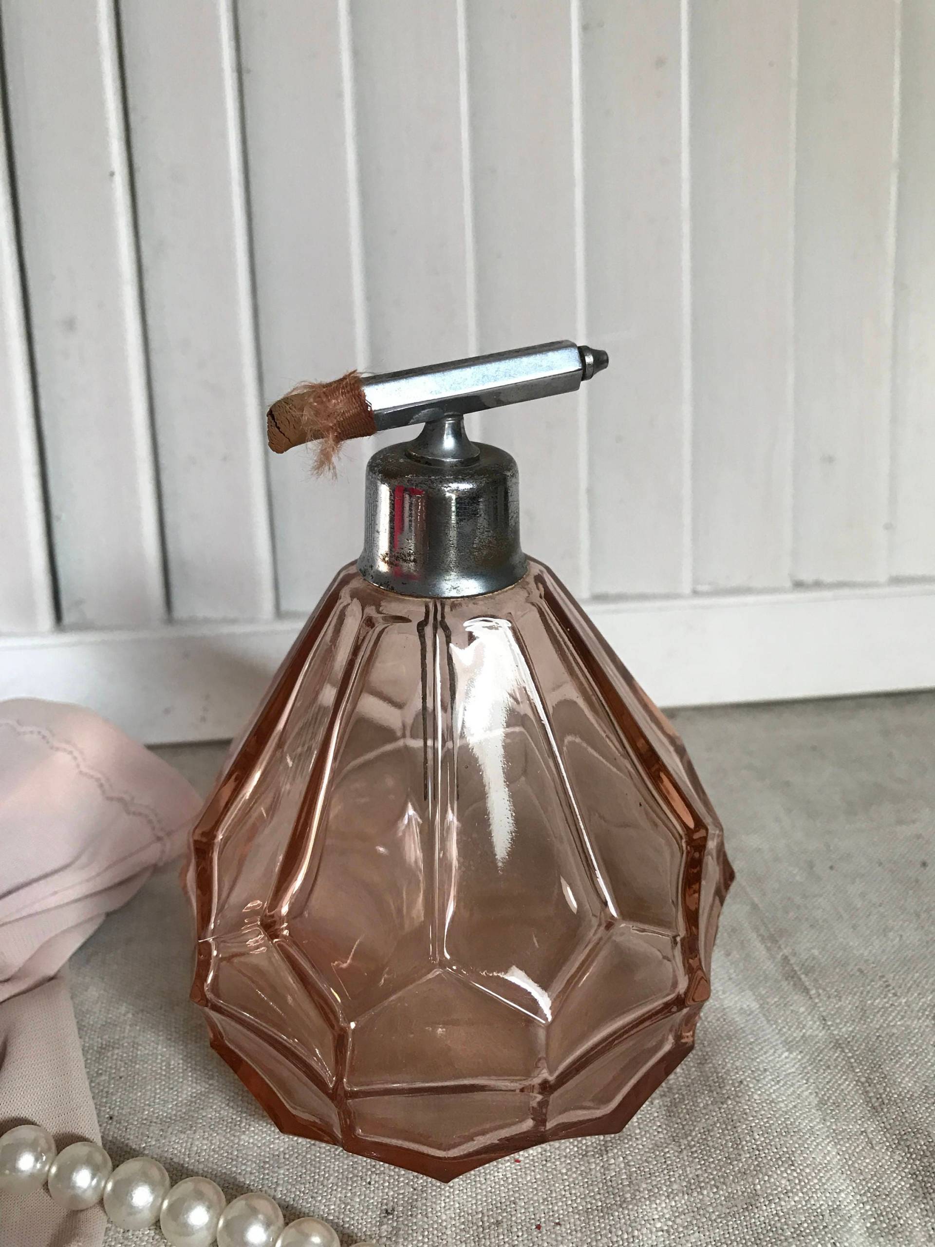 Vintage Rosa Parfüm-Zerstäuber, Hollywood Regency, Geschliffenes Glas von Etsy - AmazingCollections
