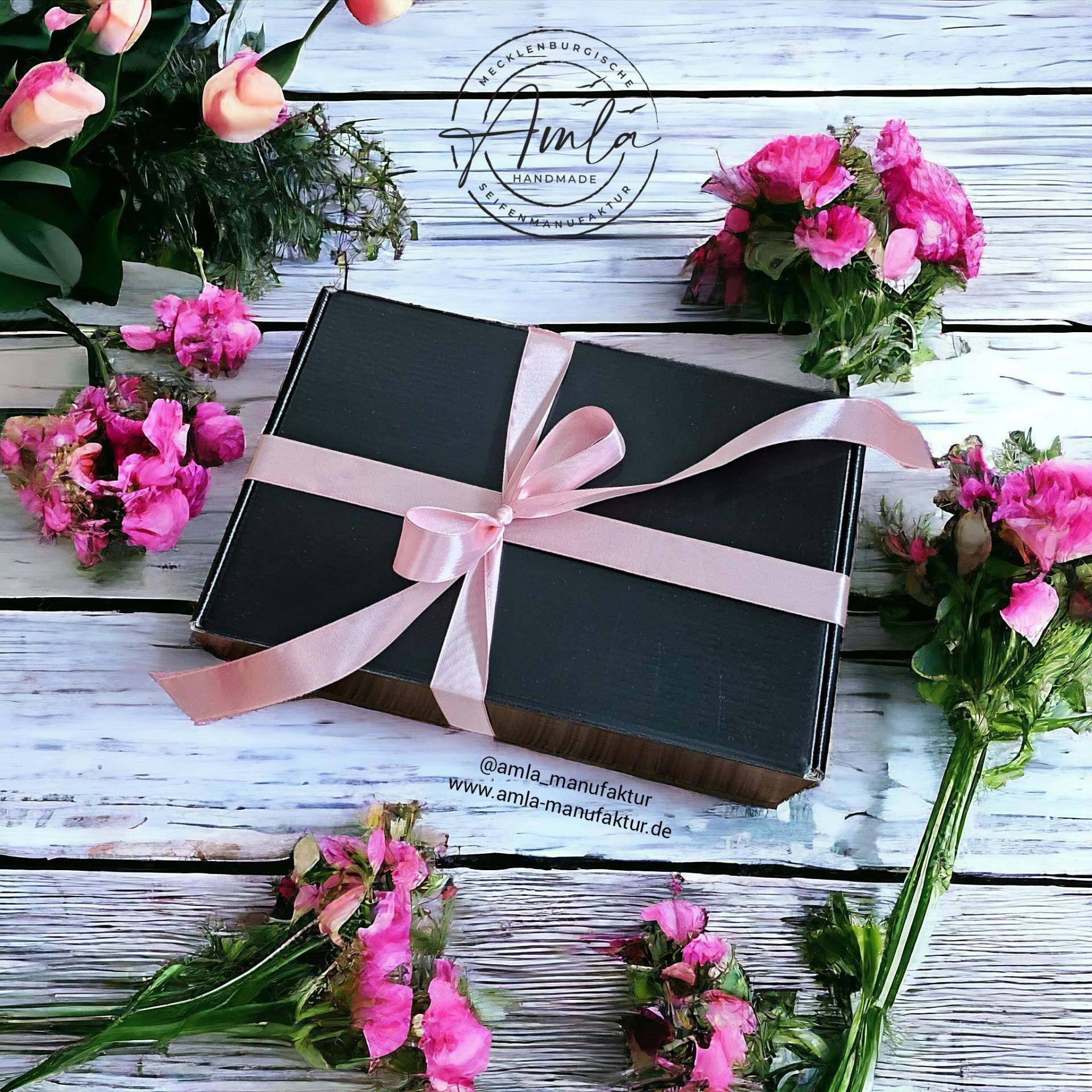 Aufpreis Geschenk Karton Schwarz Leer - Rosa Schleife I Passend Zu Unseren Saunatüchern Achtung Leere Geschenkbox von Etsy - AmlaManufaktur