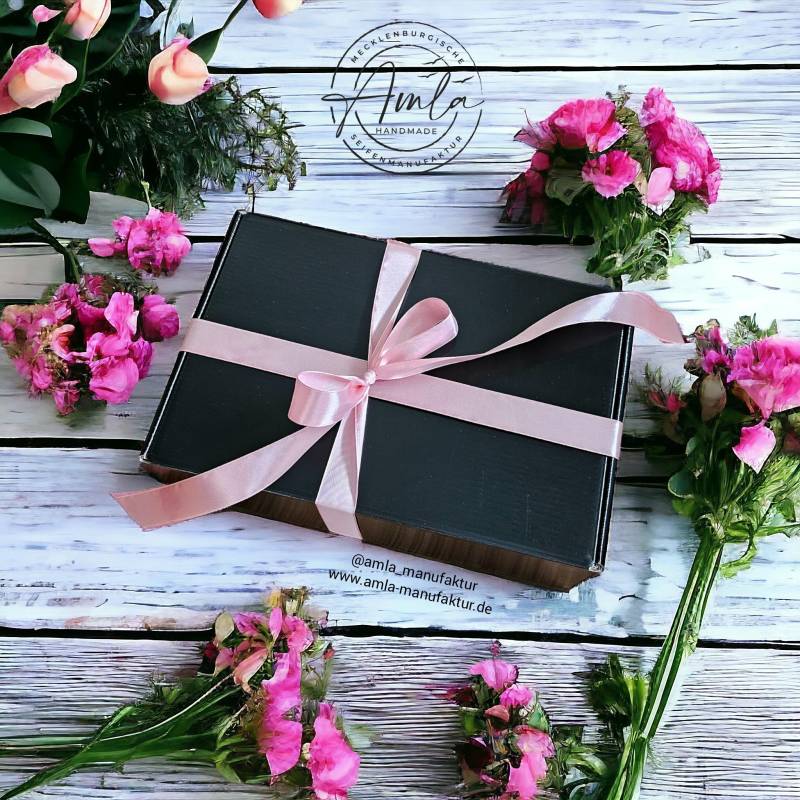 Aufpreis Geschenk Karton Schwarz Leer - Rosa Schleife I Passend Zu Unseren Saunatüchern Achtung Leere Geschenkbox von Etsy - AmlaManufaktur