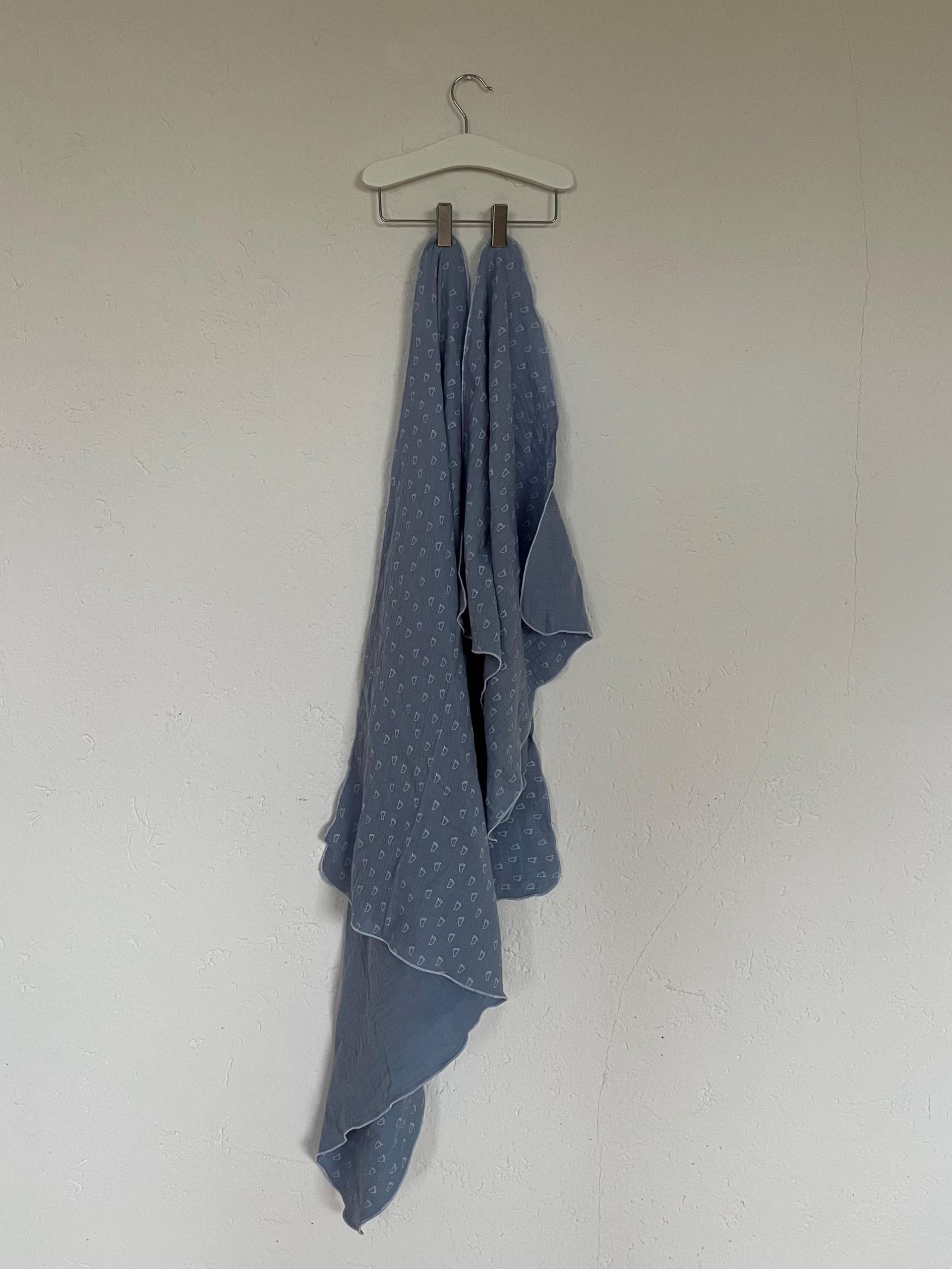 Blaues Musselintuch Fußabdrücke von Etsy - AnKieShop