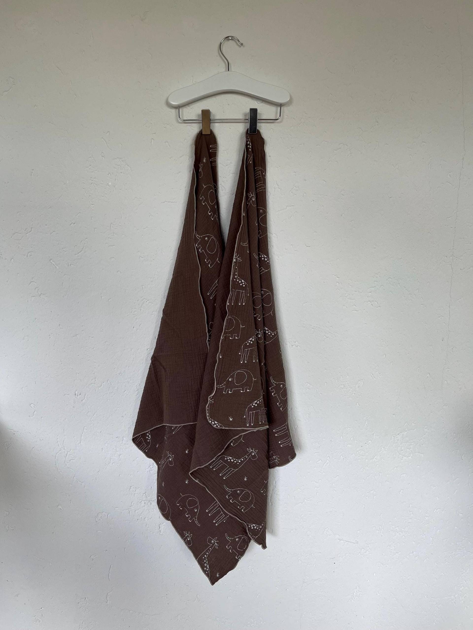 Braunes Musselintuch Elefanten & Giraffen von Etsy - AnKieShop
