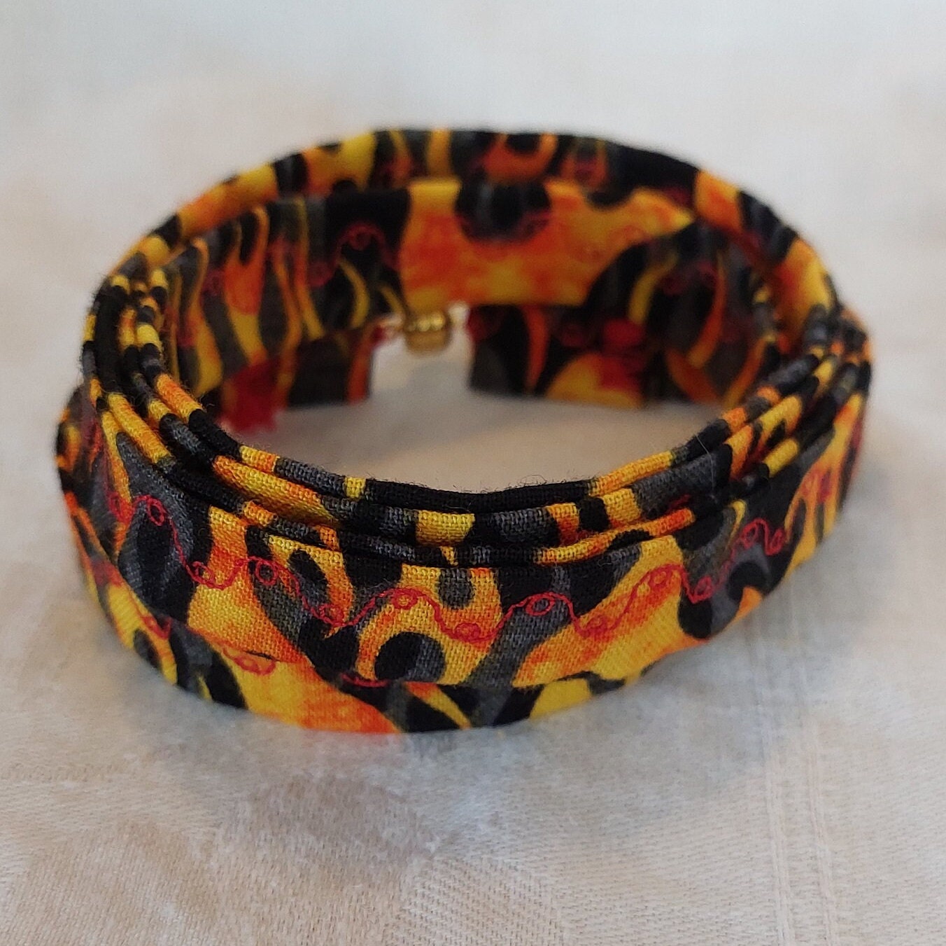 Wickelarmband Baumwollstoff Verschiedene Farben Armband, Textilschmuck Boho Feuer Flamme Wickelarmband Baumwollstoff Verschiedene Farben Armband, Textilschmuck Boho Feuer Flamme von Etsy - AndreaNaehtShop
