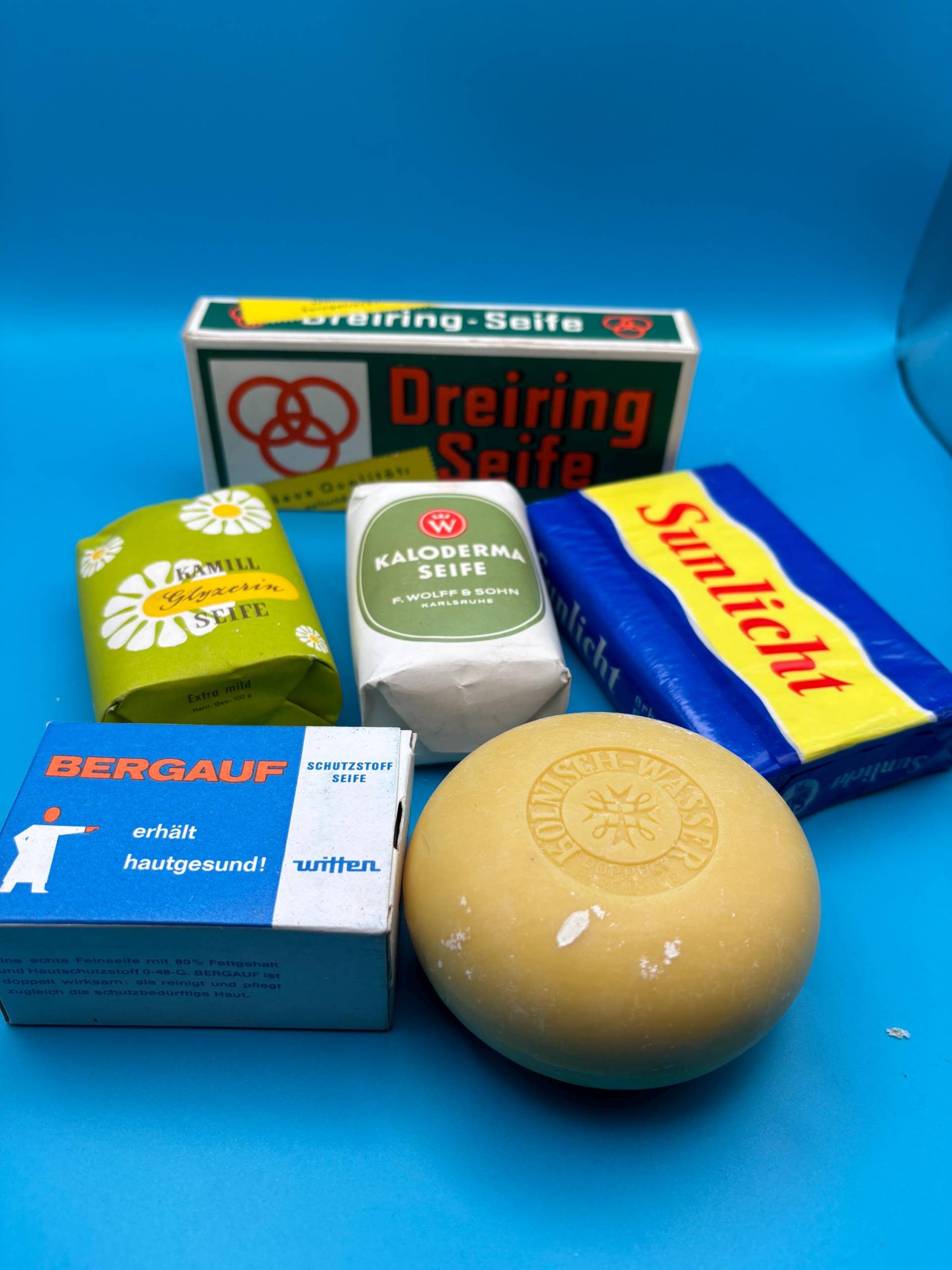 Konvolut Verschiedener Vintage Seifen Aus Den Ca 1960Er Jahren. Alle Sind Original Verpackt Konvolut Verschiedener Vintage Seifen Aus Den Ca 1960Er Jahren. Alle Sind Original Verpackt von Etsy - AndysKuriositaeten